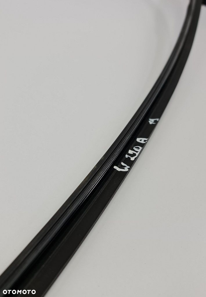 LISTWA SZYBY CZOŁOWEJ MERCEDES W220 - 5