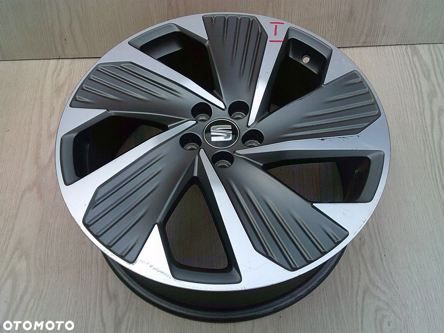 SEAT ARONA FELGA 8 x 18 ET47 6F9601025G - 2