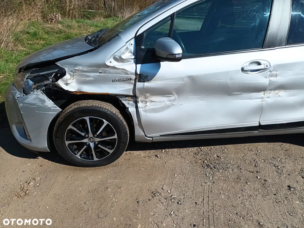 Toyota Yaris Hybrid 100 Active - 10