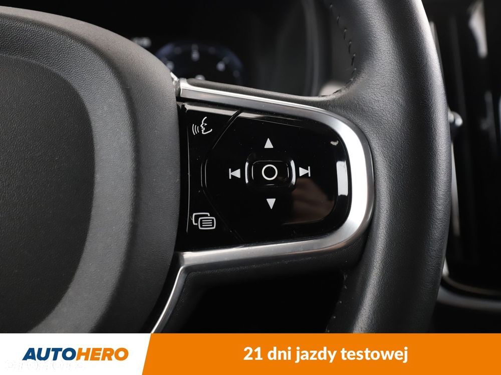 Volvo V90 D4 Momentum - 28