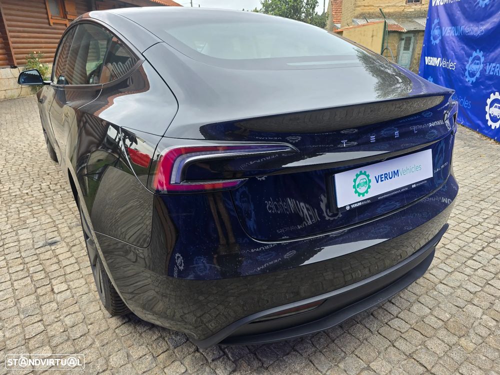 Tesla Model 3 - 8