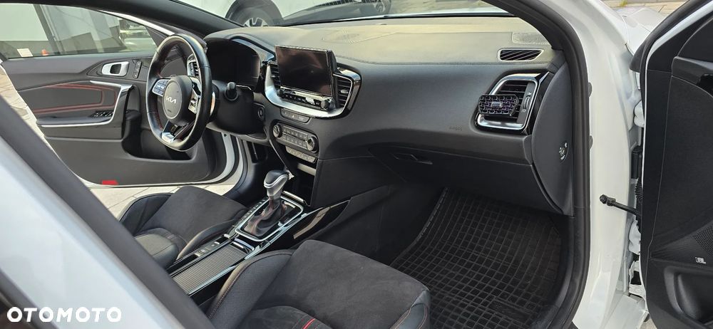 Kia ProCeed 1.6 T-GDI GT DCT - 9
