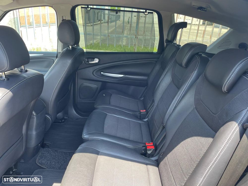 Ford S-Max 2.0 TDCi Titanium 7L - 12