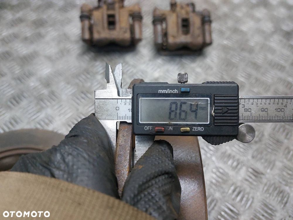 TARCZE HAMULCOWE TYŁ + ZACISKI TOYOTA COROLLA E12 1.6 16V - 6