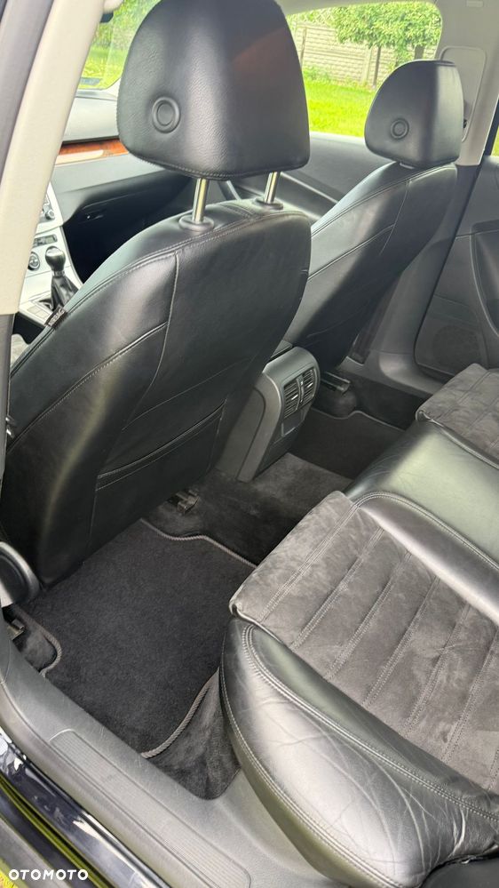 Volkswagen Passat 2.0 TDI DPF Highline - 12