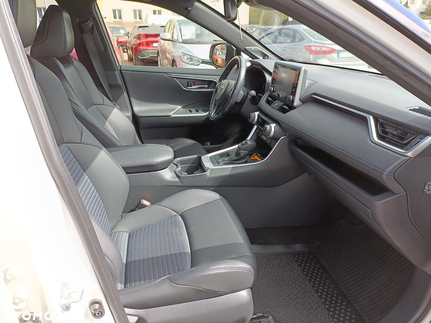 Toyota RAV4 - 16