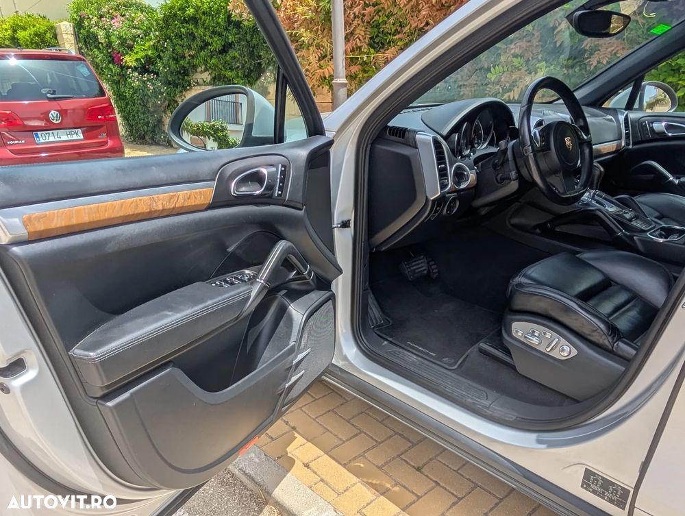 Porsche Cayenne Platinum Edition - 18