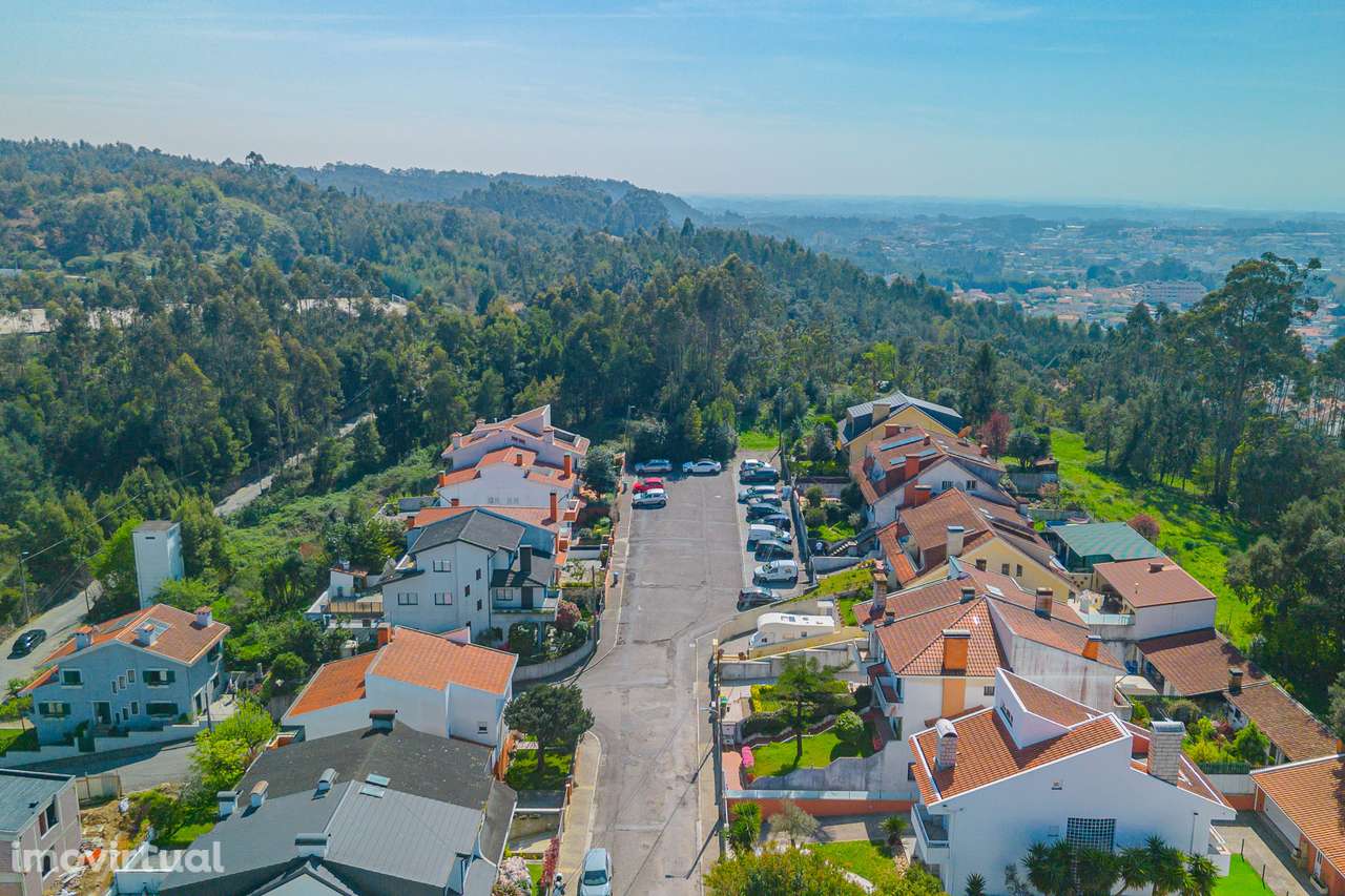T3 Geminada com jardim, terraço e garagem em Canelas - Grande imagem: 4/33