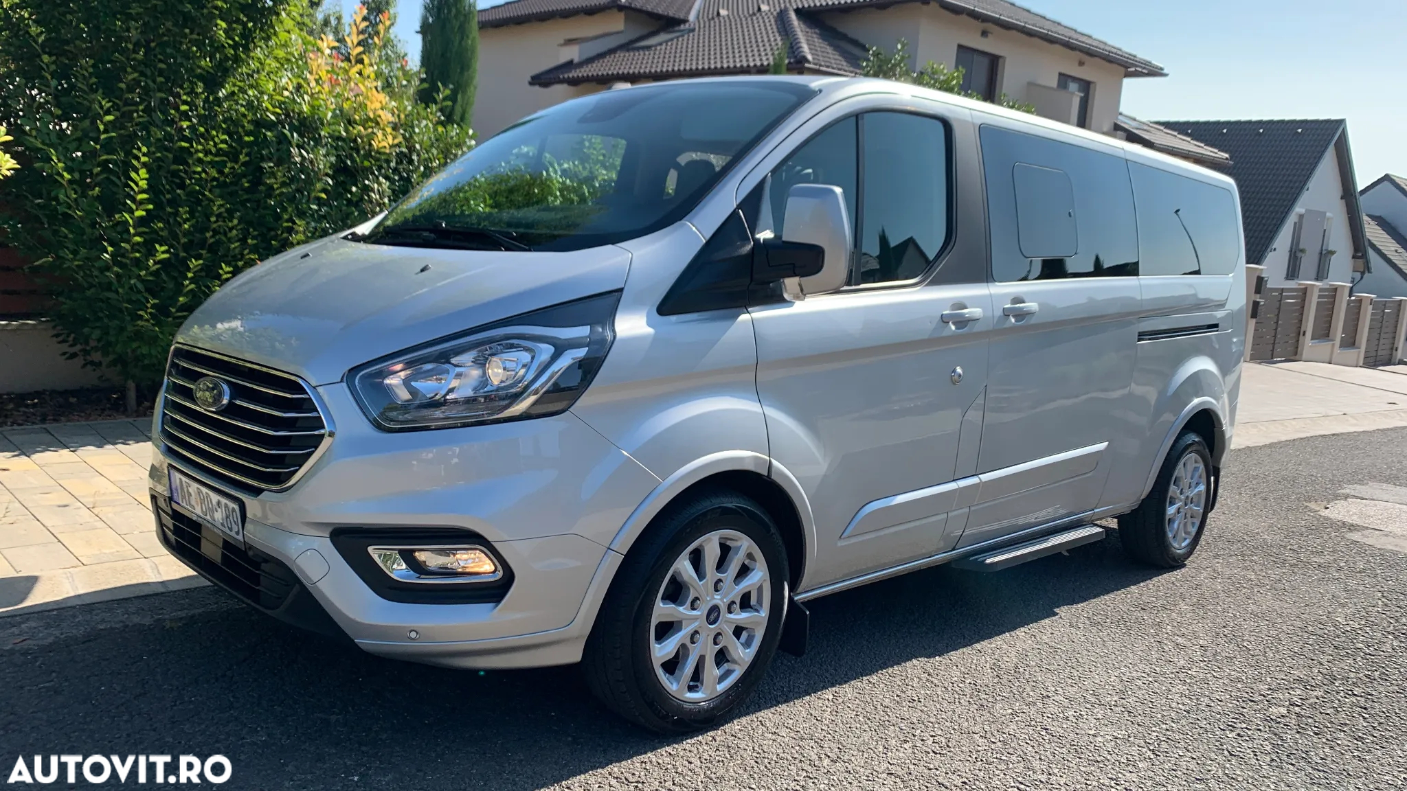 Ford Tourneo Custom Bus 320 2.0 EcoBlue 150 CP L2H1 Titanium X - 11