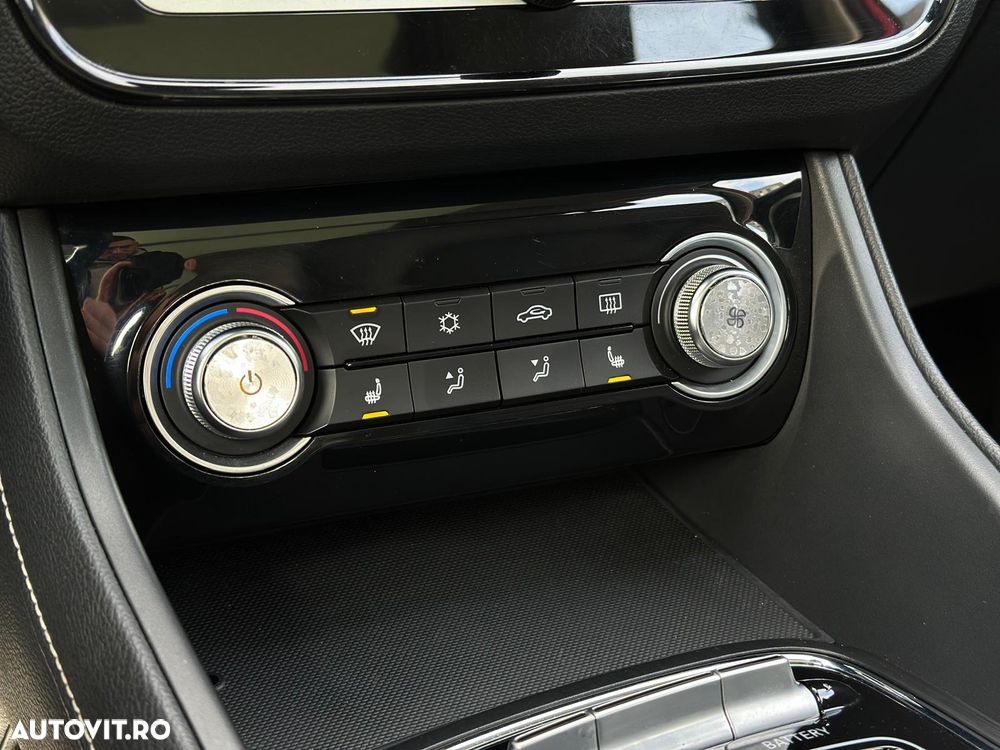 MG ZS EV Luxury - 24