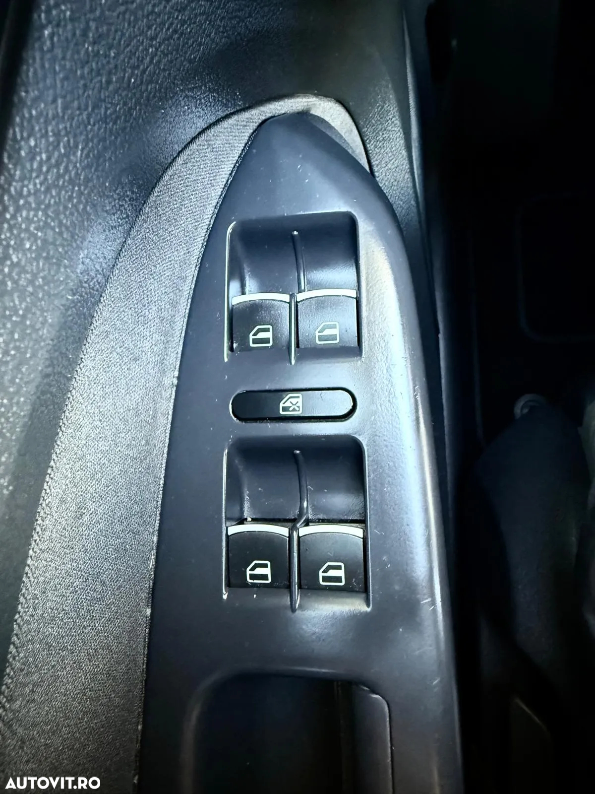 Volkswagen Touran 1.6 TDI BlueMotion Technology Comfortline - 24