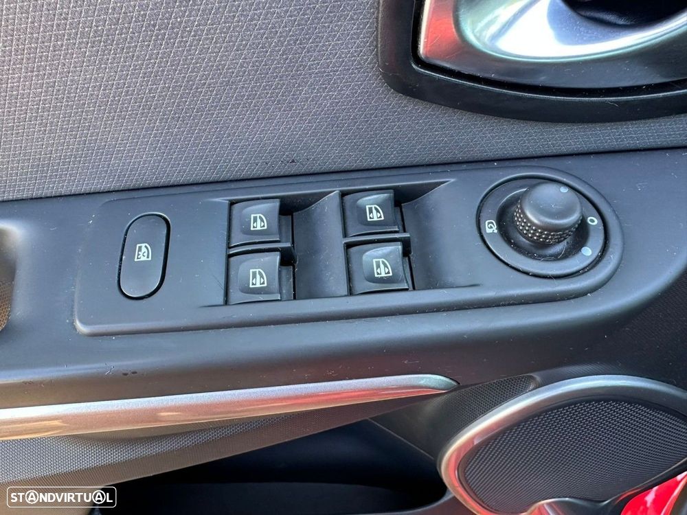 Renault Clio Sport Tourer 1.2 TCE GT EDC - 37