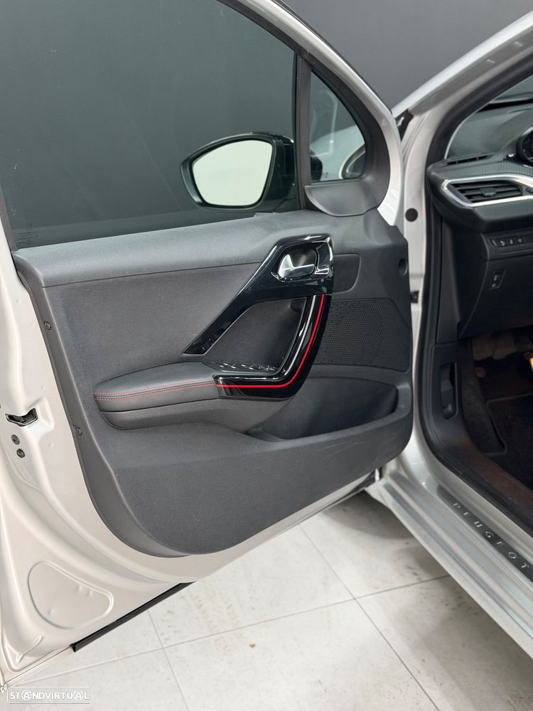Peugeot 208 1.2 PureTech GT Line EAT6 - 14