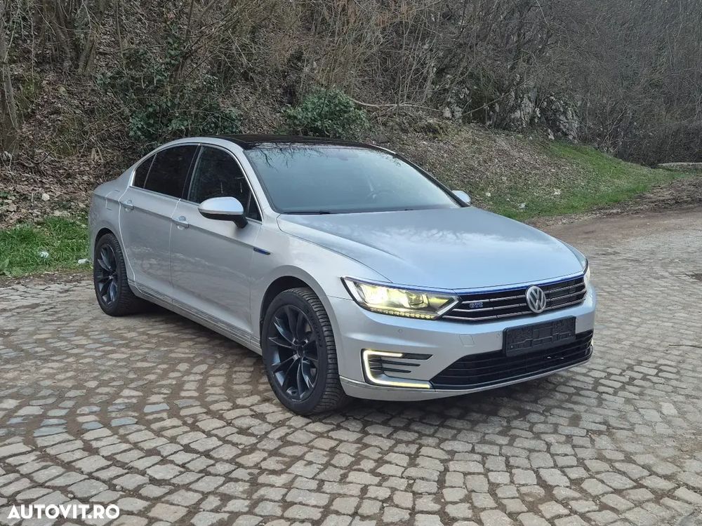 Volkswagen Passat - 2