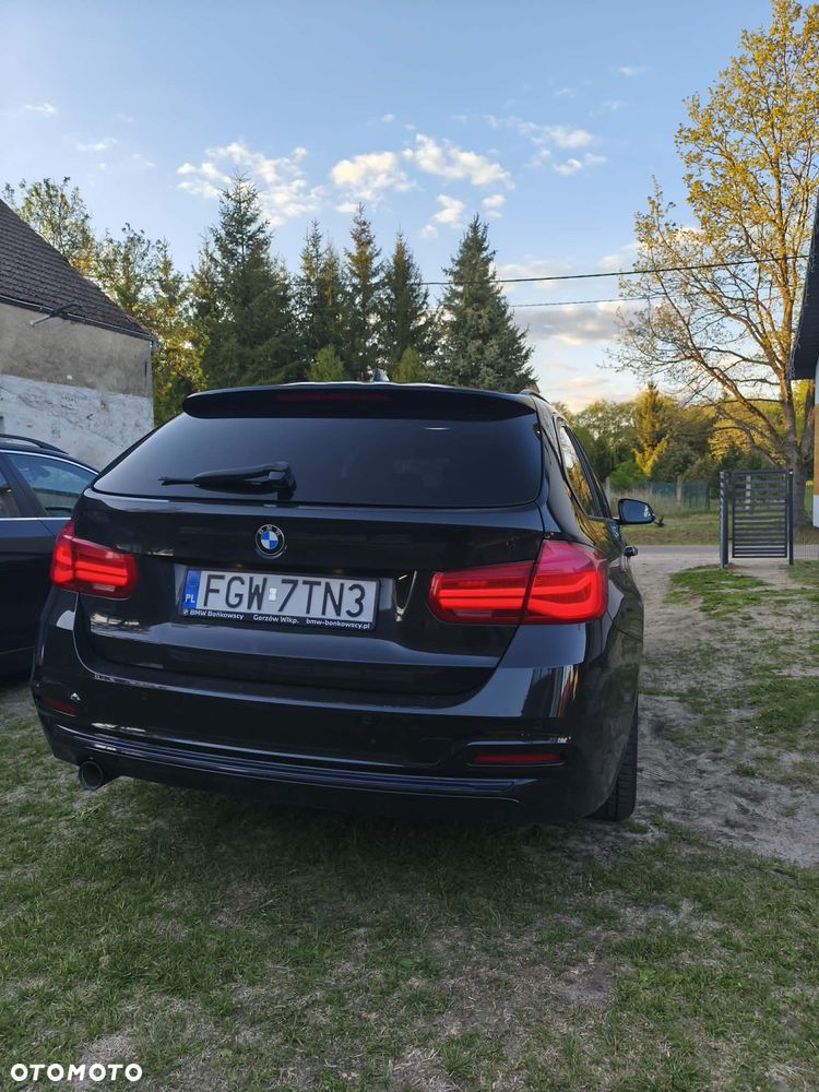 BMW Seria 3 318d Sport Line - 12