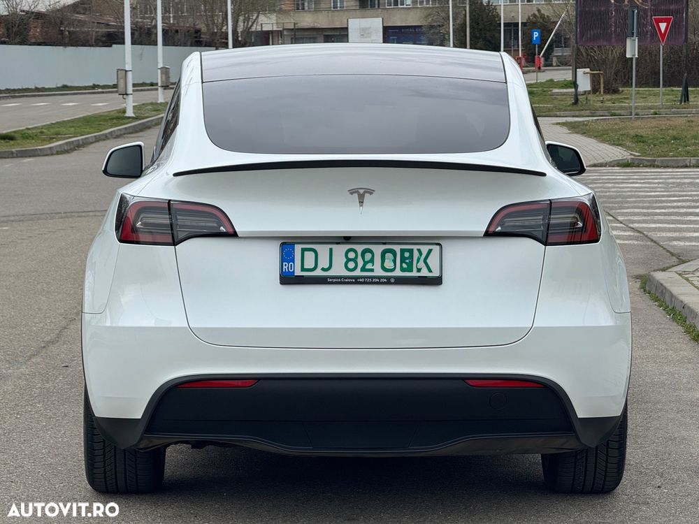 Tesla Model Y - 16