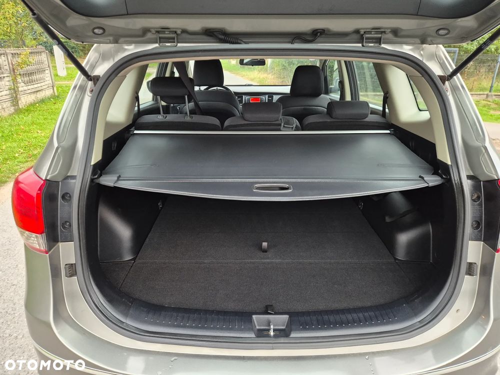Kia Carens 1.7 CRDi 115 Dream Team Edition - 11