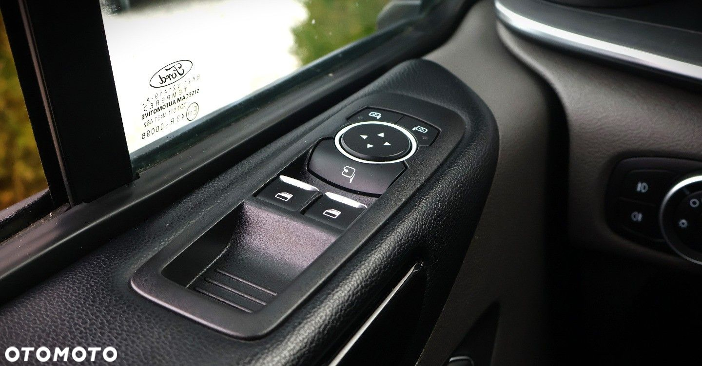 Ford Tourneo Custom - 35