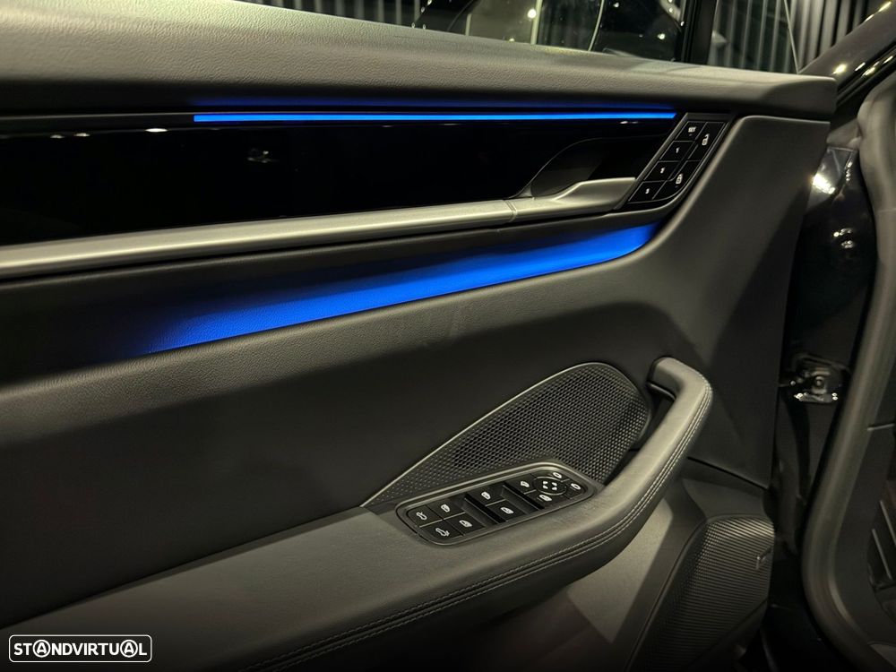 Porsche Macan Electric 4 - 14