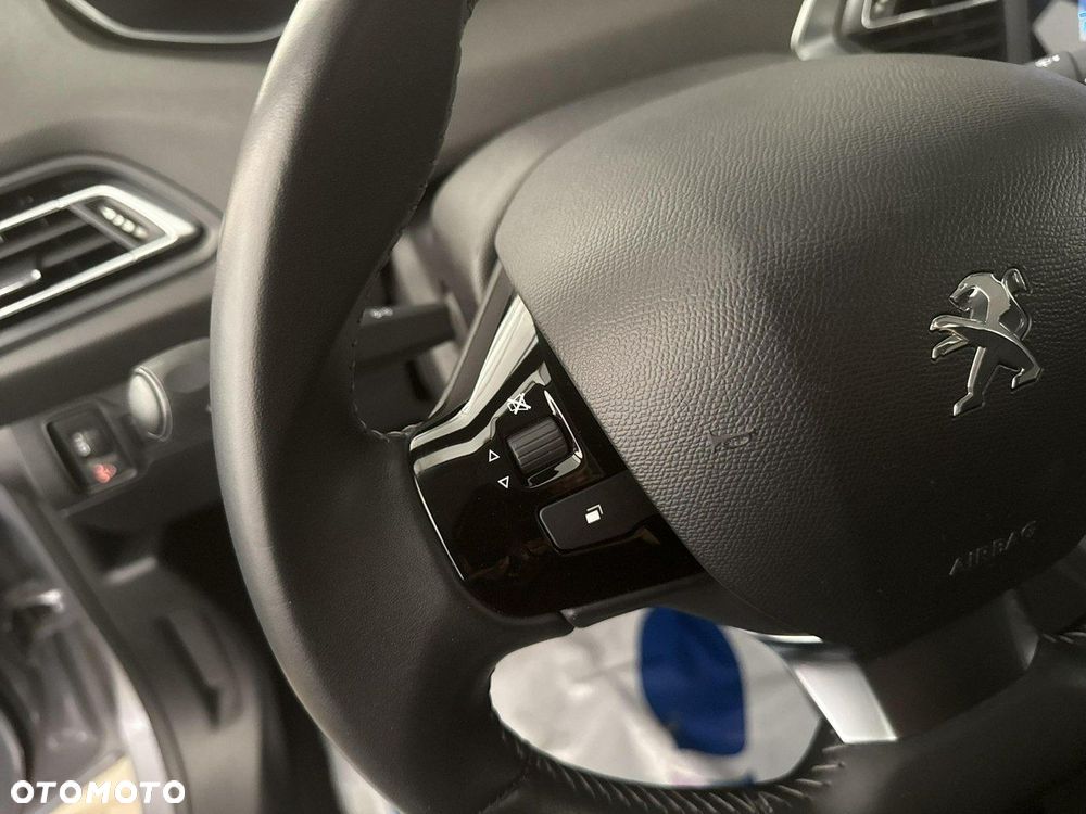 Peugeot 308 - 25