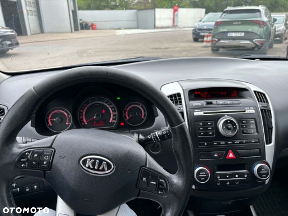 Kia Ceed - 7
