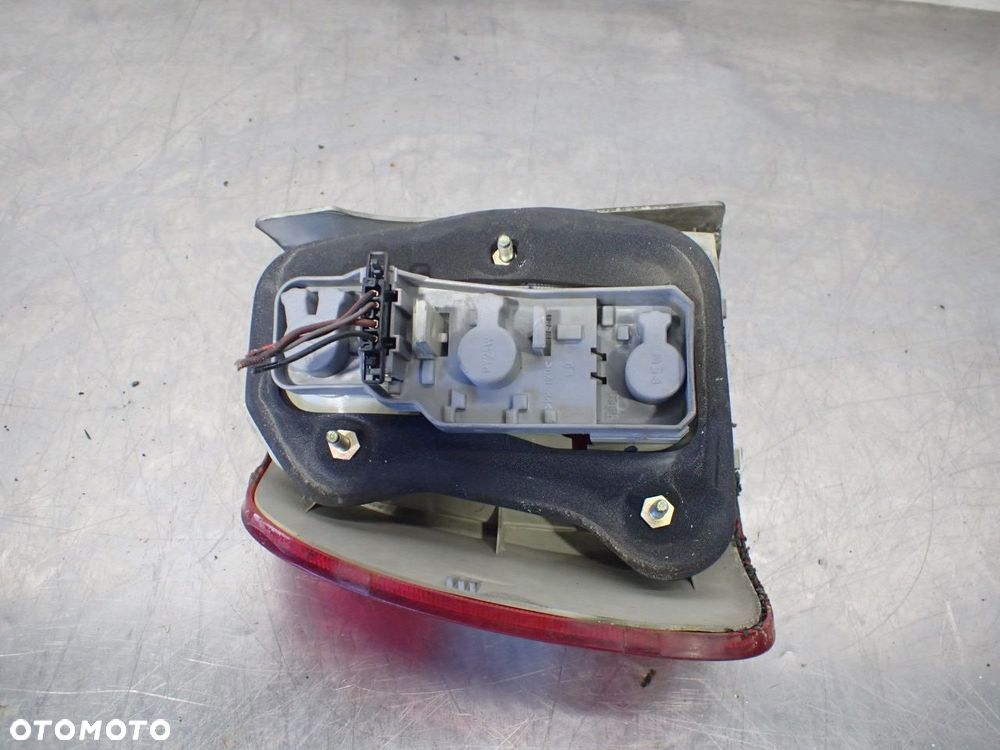 LAMPA PRAWA TYLNA VOLKSWAGEN POLO 1.4 - 3