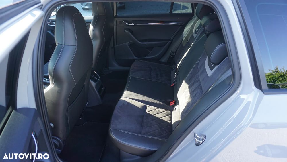 Skoda Octavia 2.0 TDI DSG RS - 9