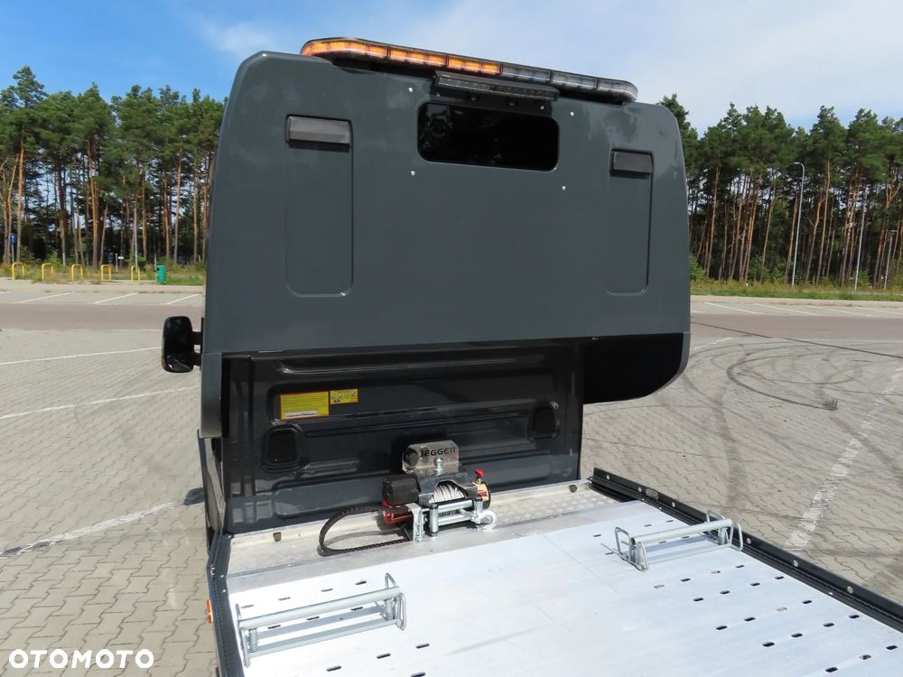Iveco DAILY 35S18 3.0 HPI 180 KM POWER Hi-Matic AUTOMAT JEGGER Laweta POMOC DROGOWA Przewóz Pojazdów AUTOLAWETA 5100 mm Dł. Platformy DMC 3500 Kg Rozstaw Osi 4100 mm WZMACNIANE Zawieszenie Adaptacyjne Pneumatyczne Tylna Kabina Sypialniana LAMAX FULL LED Pełna Opcja Wyposażenia STAN JAK NOWY OKAZJA DOSTEPNA I GOTOWA - 24