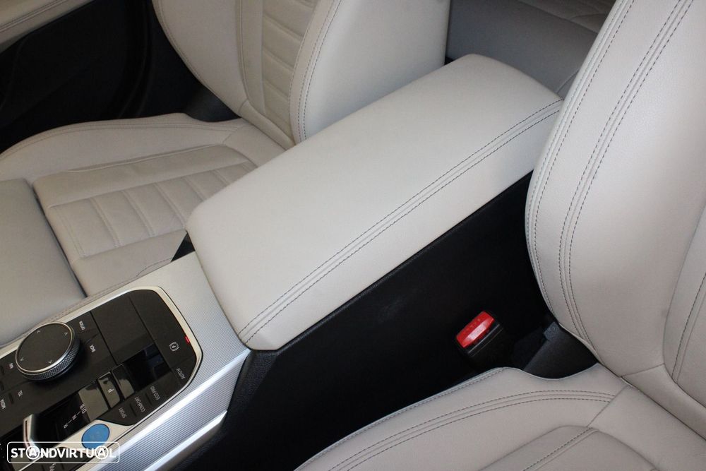 BMW i4 eDrive40 - 32