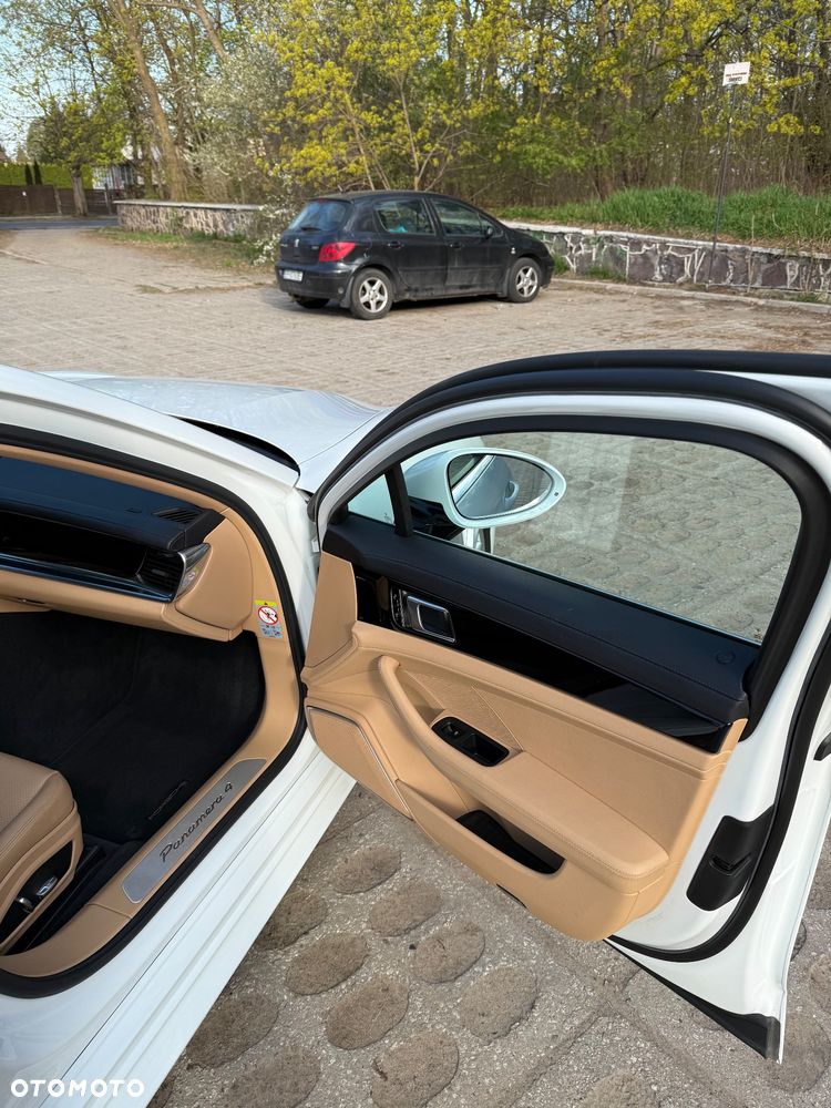 Porsche Panamera 4 - 24