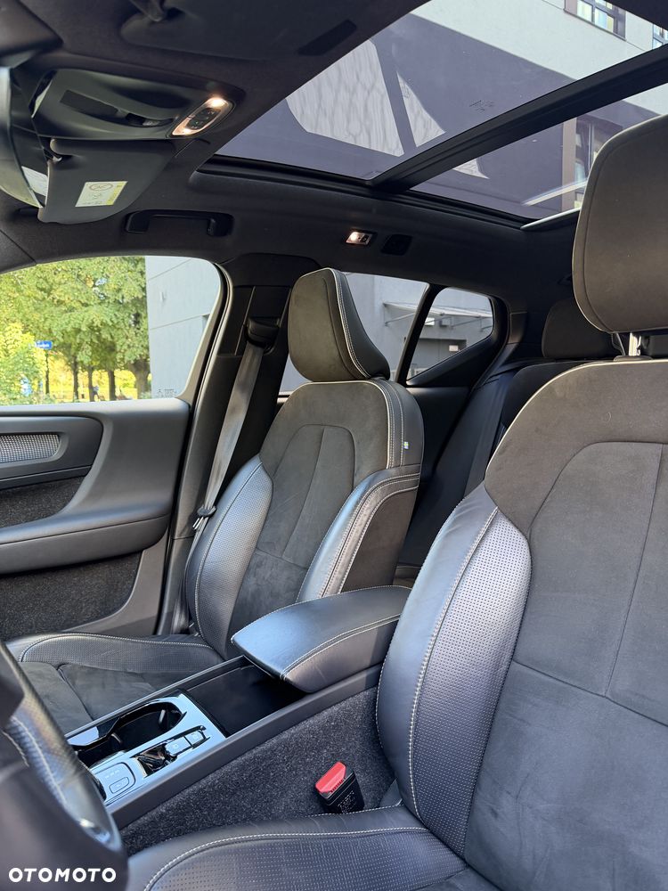 Volvo XC 40 D4 AWD R-Design - 25
