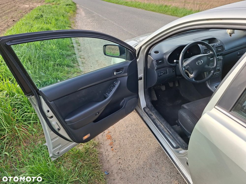 Toyota Avensis 1.8 VVT-i Luna - 31