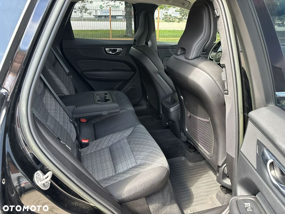 Volvo XC 60 B5 B AWD Momentum Pro - 17