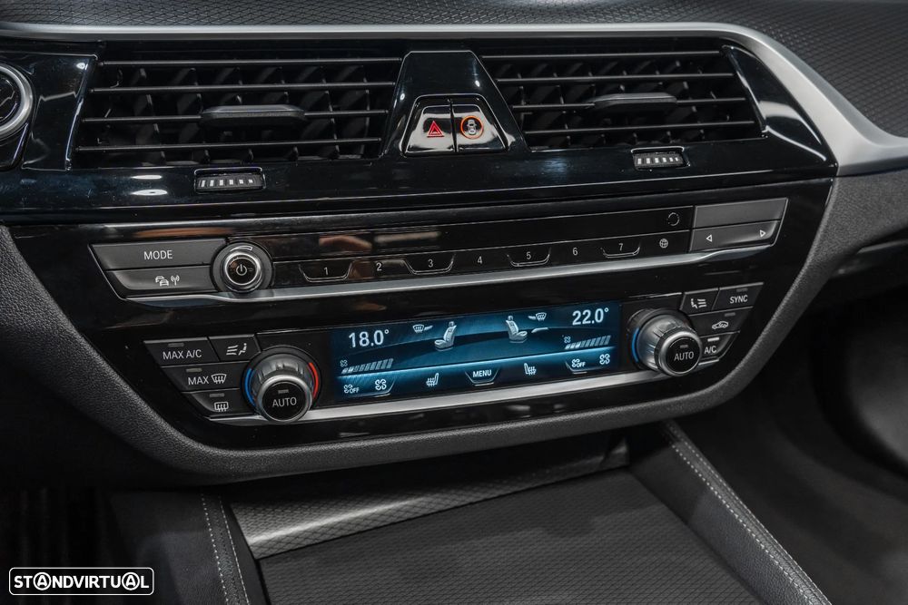 BMW 530 e Pack Desportivo M - 16
