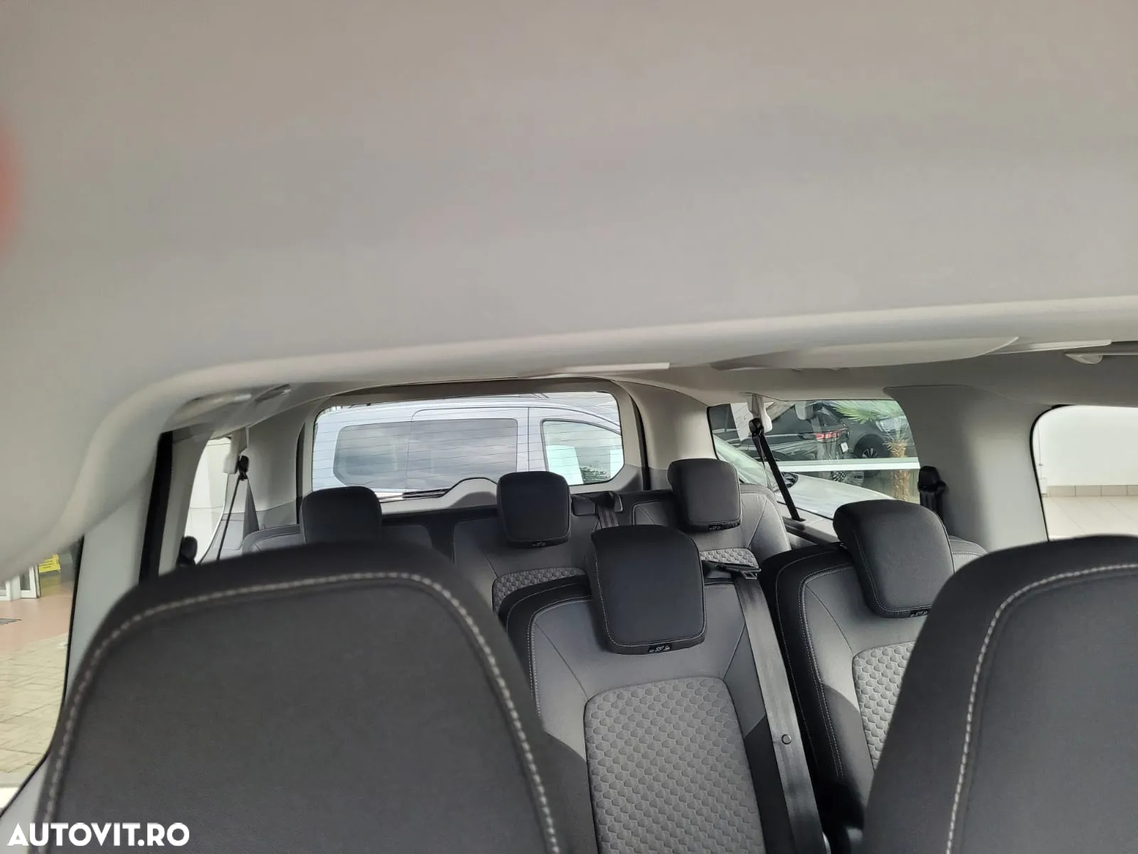 Volkswagen Caravelle - 12