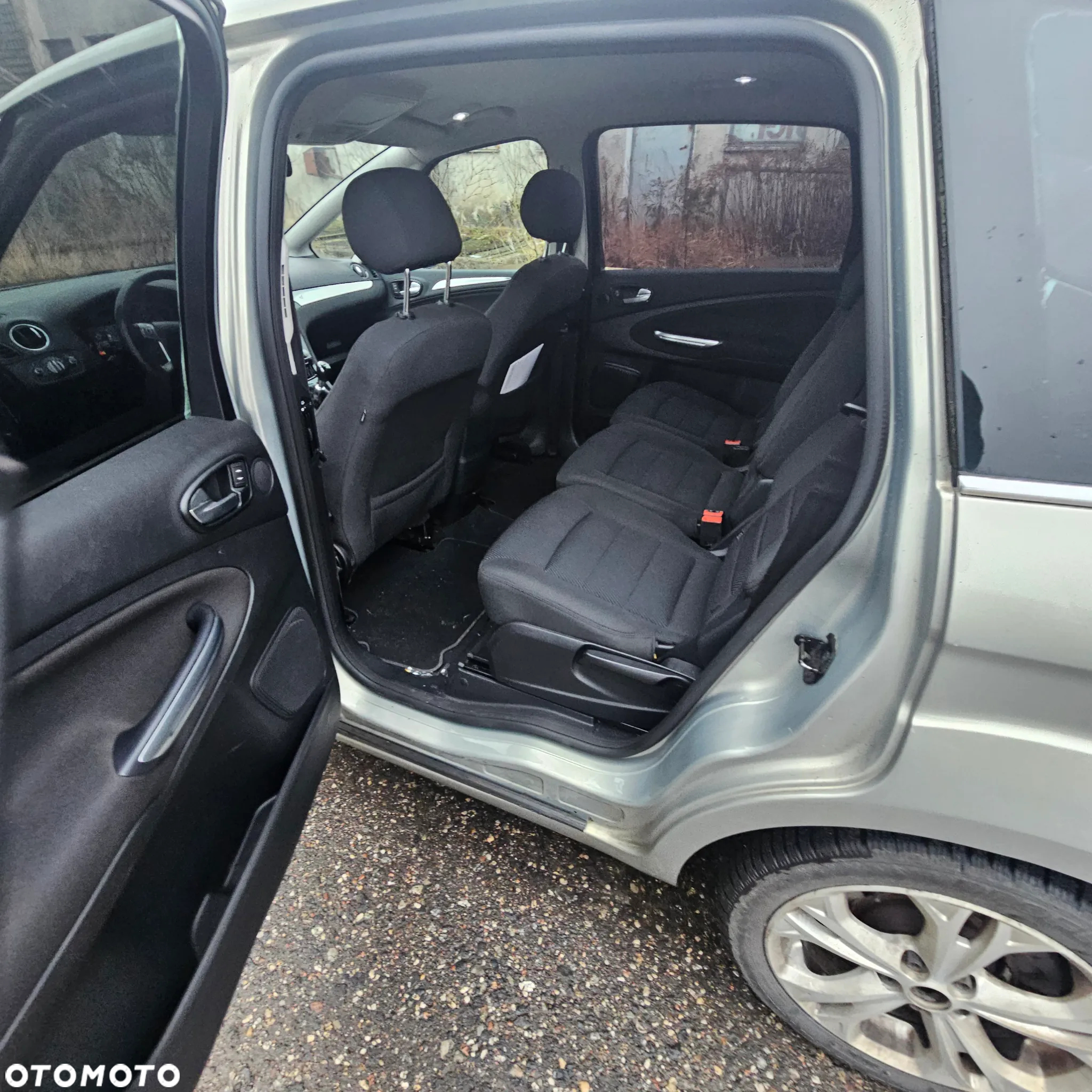 Ford S-Max - 12
