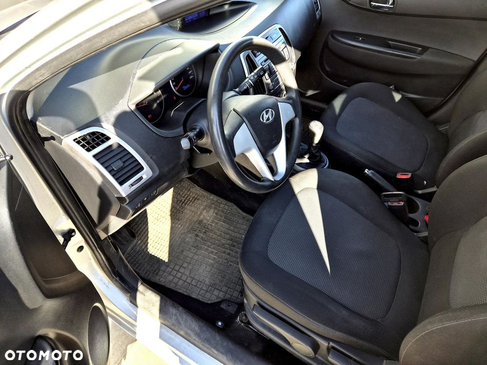 Hyundai i20 1.1 CRDi BlueDrive Comfort - 13