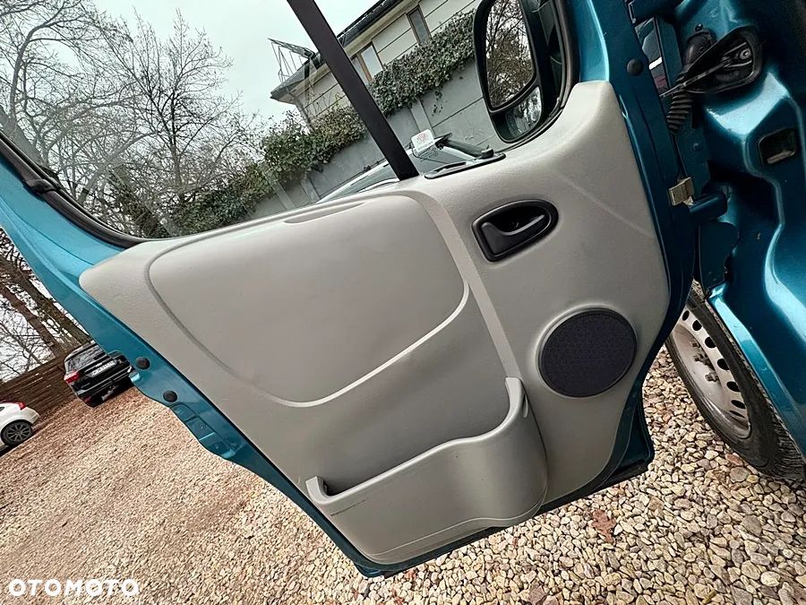 Renault TRAFIC 2.0 dCi na łańcuchu 6 biegów Klima Nawigacja Skóra Elektryka B ładnie utrzymany Oryg 217 tys km 1 Właściciel Bagażnik dachowy Drabina 2007 rok - 14