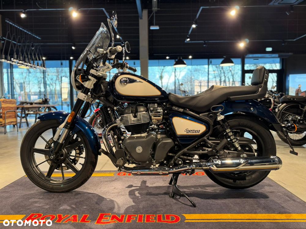 Royal Enfield Super Meteor - 1