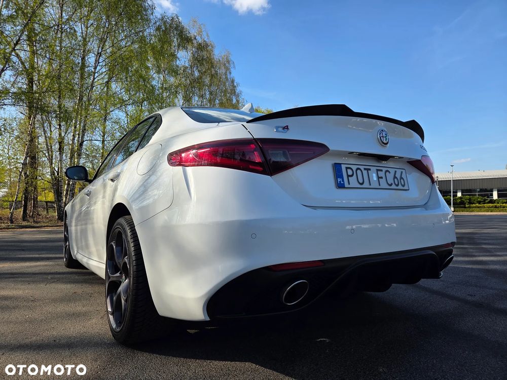 Alfa Romeo Giulia 2.2 AT8-Q4 Veloce - 12