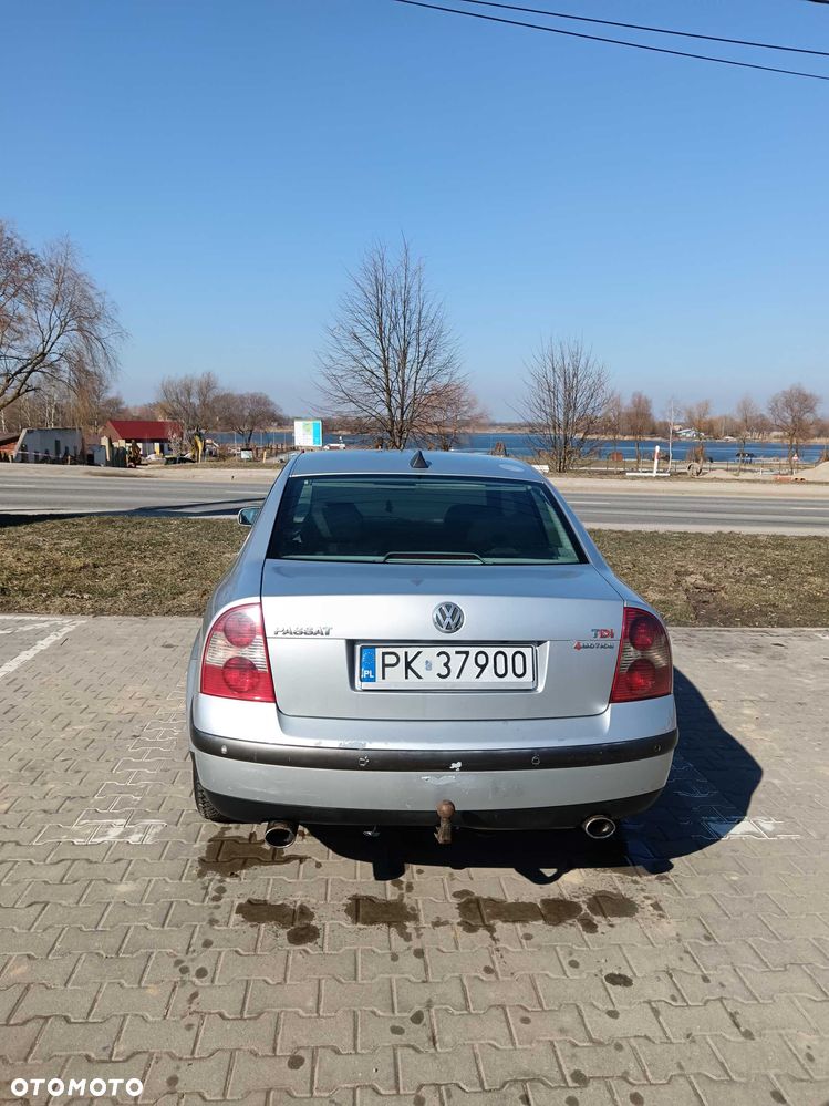 Volkswagen Passat - 4