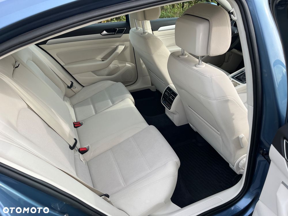 Volkswagen Passat 1.8 TSI (BlueMotion Technology) DSG Comfortline - 10