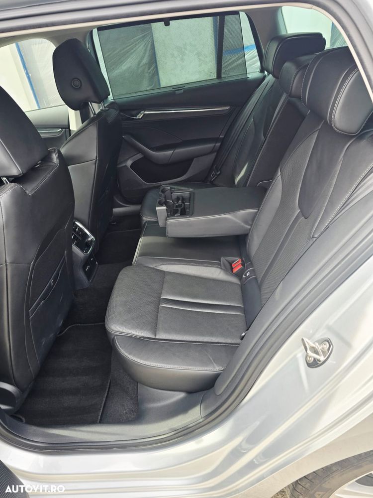 Skoda Octavia 2.0 TDI DSG Sportline - 6