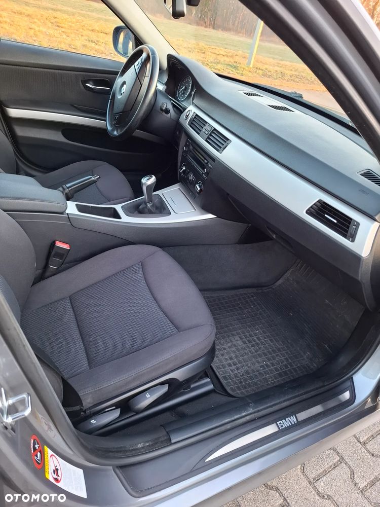 BMW Seria 3 318i - 22