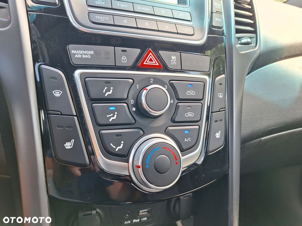 Hyundai i30 blue Kombi 1.6 GDi Passion - 33