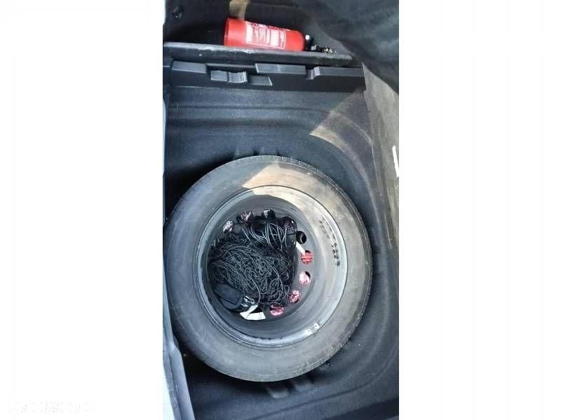 Volkswagen Golf - 34