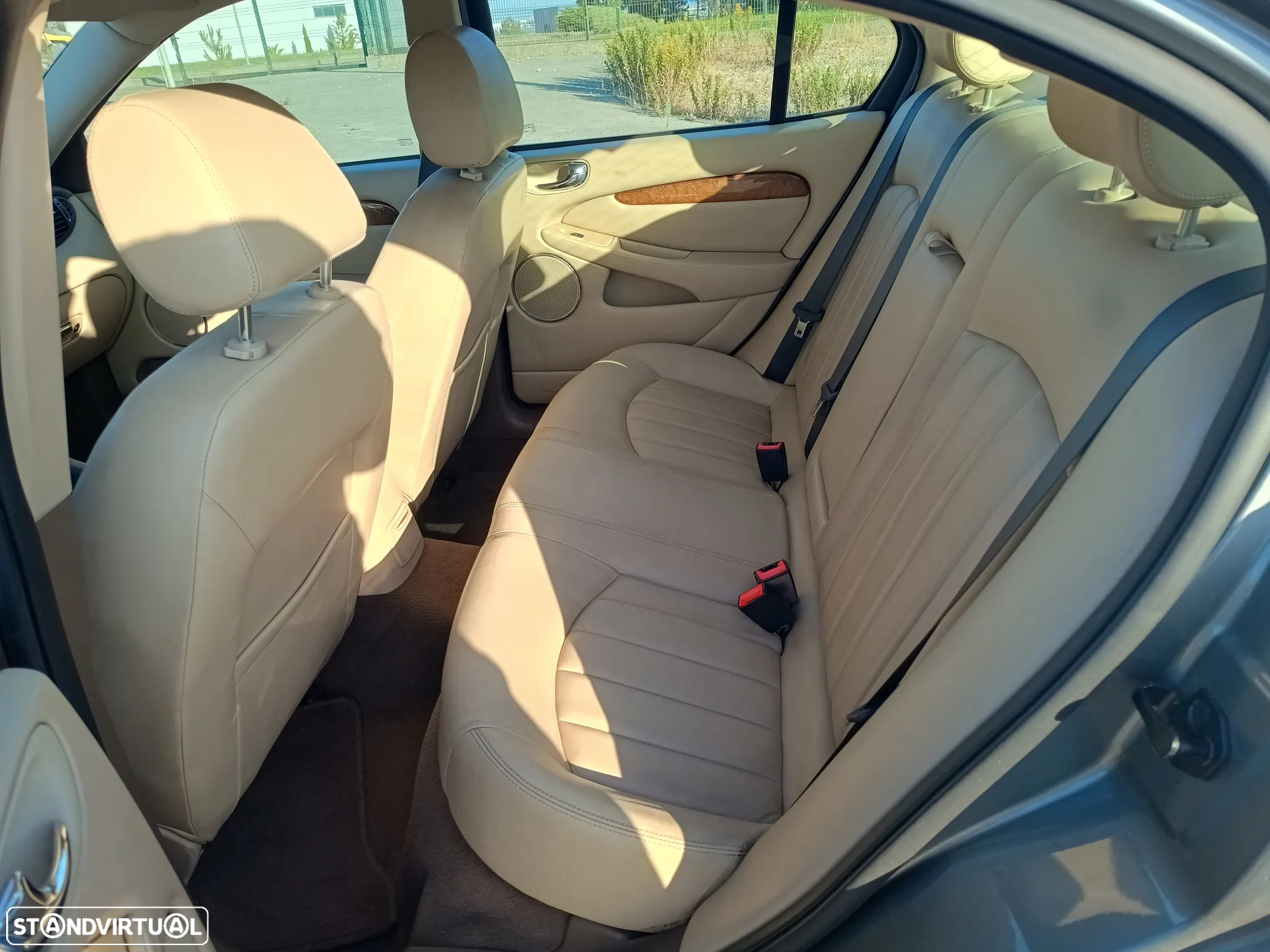 Jaguar X-Type Estate 2.2 Diesel Executive - 7