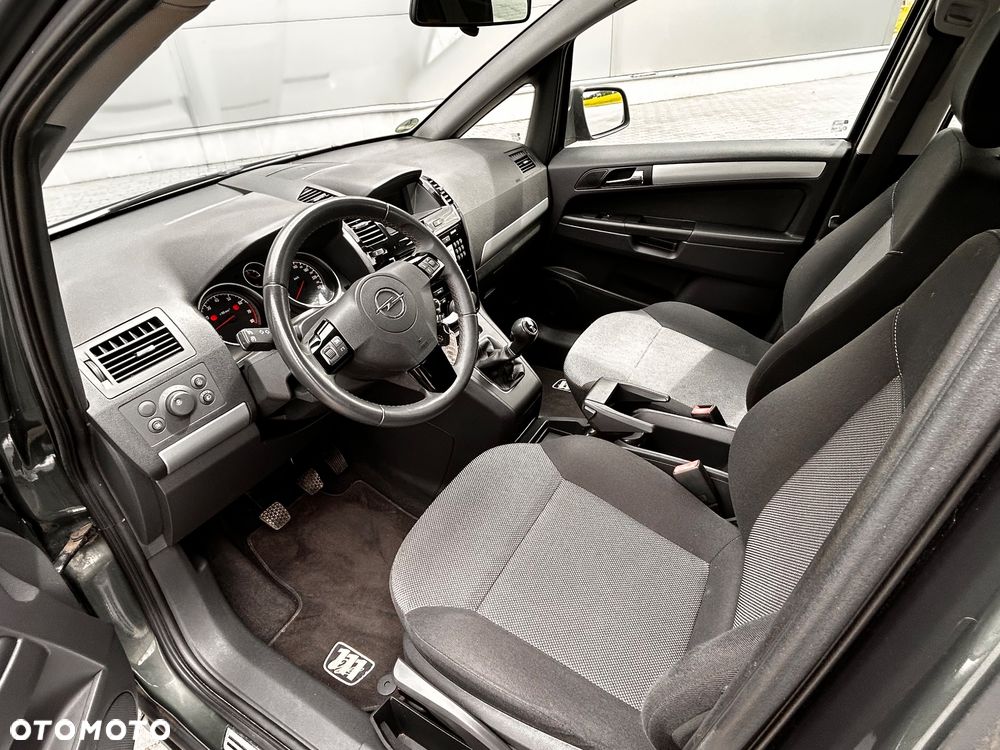 Opel Zafira 1.8 Cosmo - 24