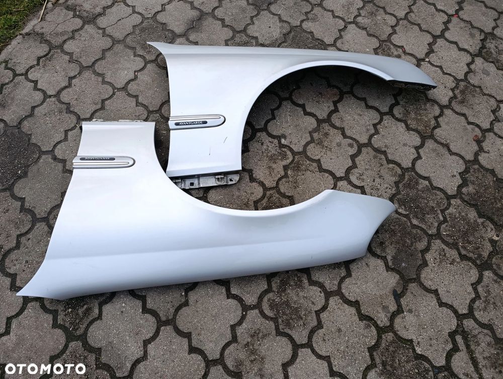 W203 błotnik przedni przód stan bdb bez rdzy ! kolor 744 C klasa Mercedes