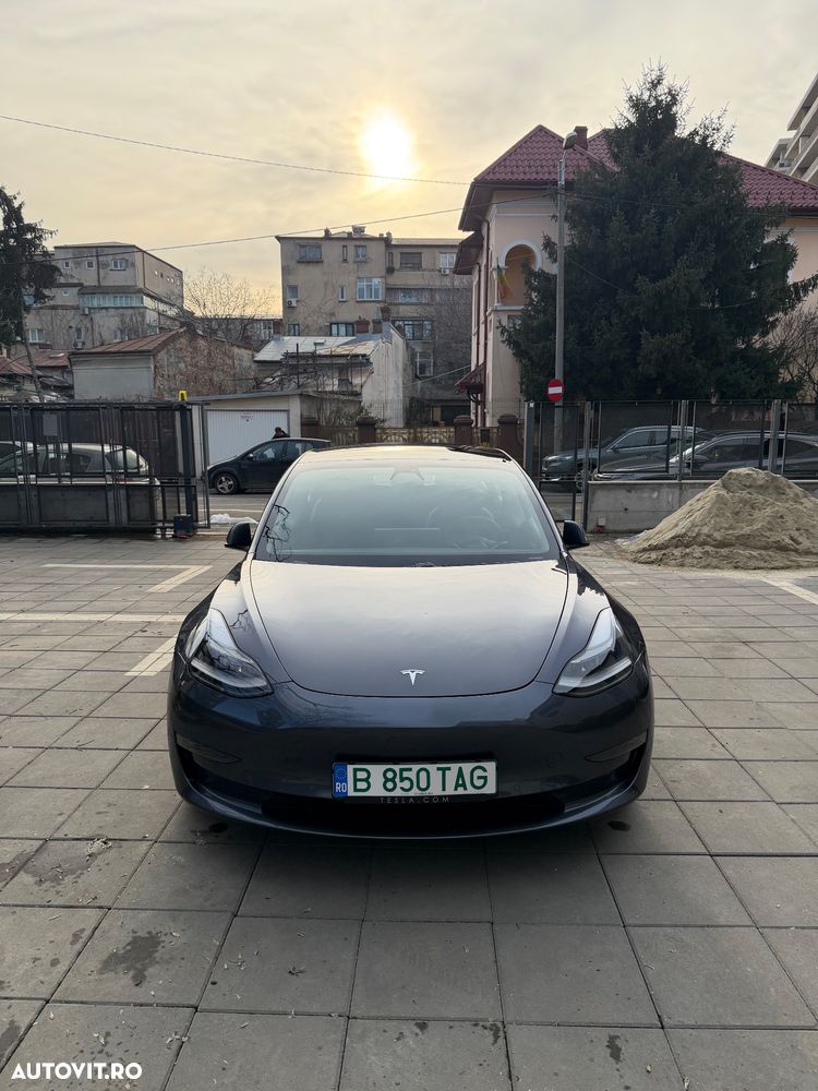 Tesla Model 3 - 1